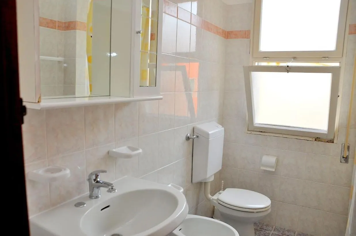 Spacious Seaside Flat For 7 Guests - Beahost Bibione Apartment