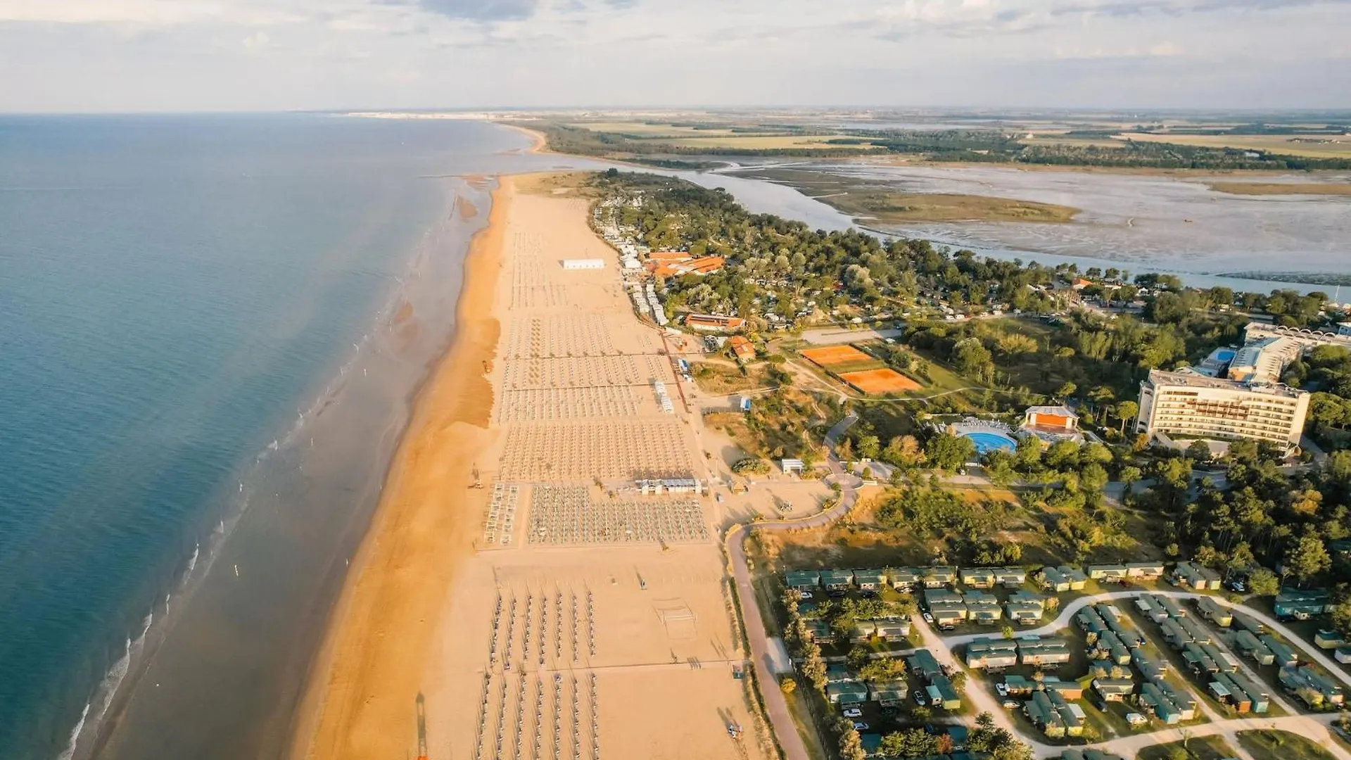 Spacious Seaside Flat For 7 Guests - Beahost Bibione Apartment
